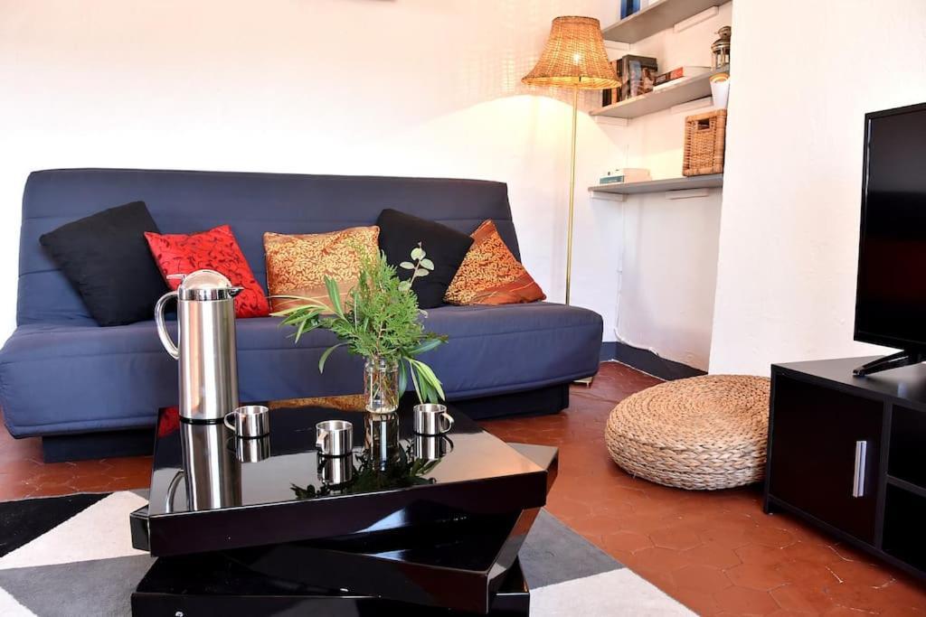 Lovely Flat In The Heart Of The Medieval City Hyeres Exterior photo