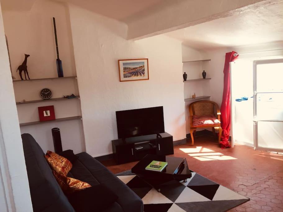 Lovely Flat In The Heart Of The Medieval City Hyeres Exterior photo